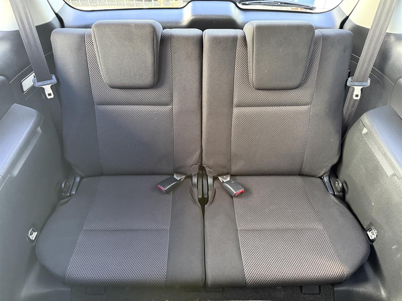 2006 Toyota Wish thumbnail