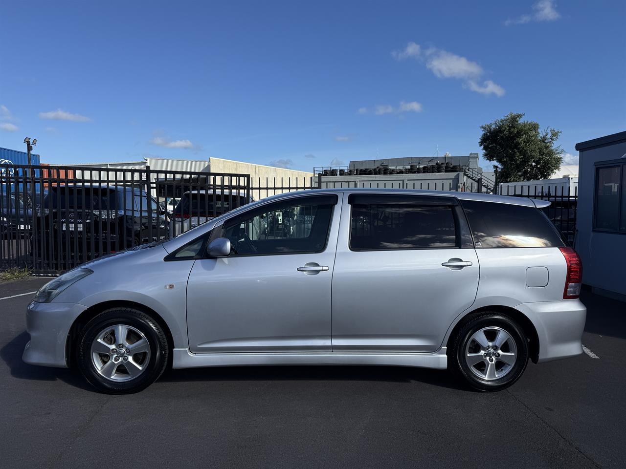 2006 Toyota Wish thumbnail