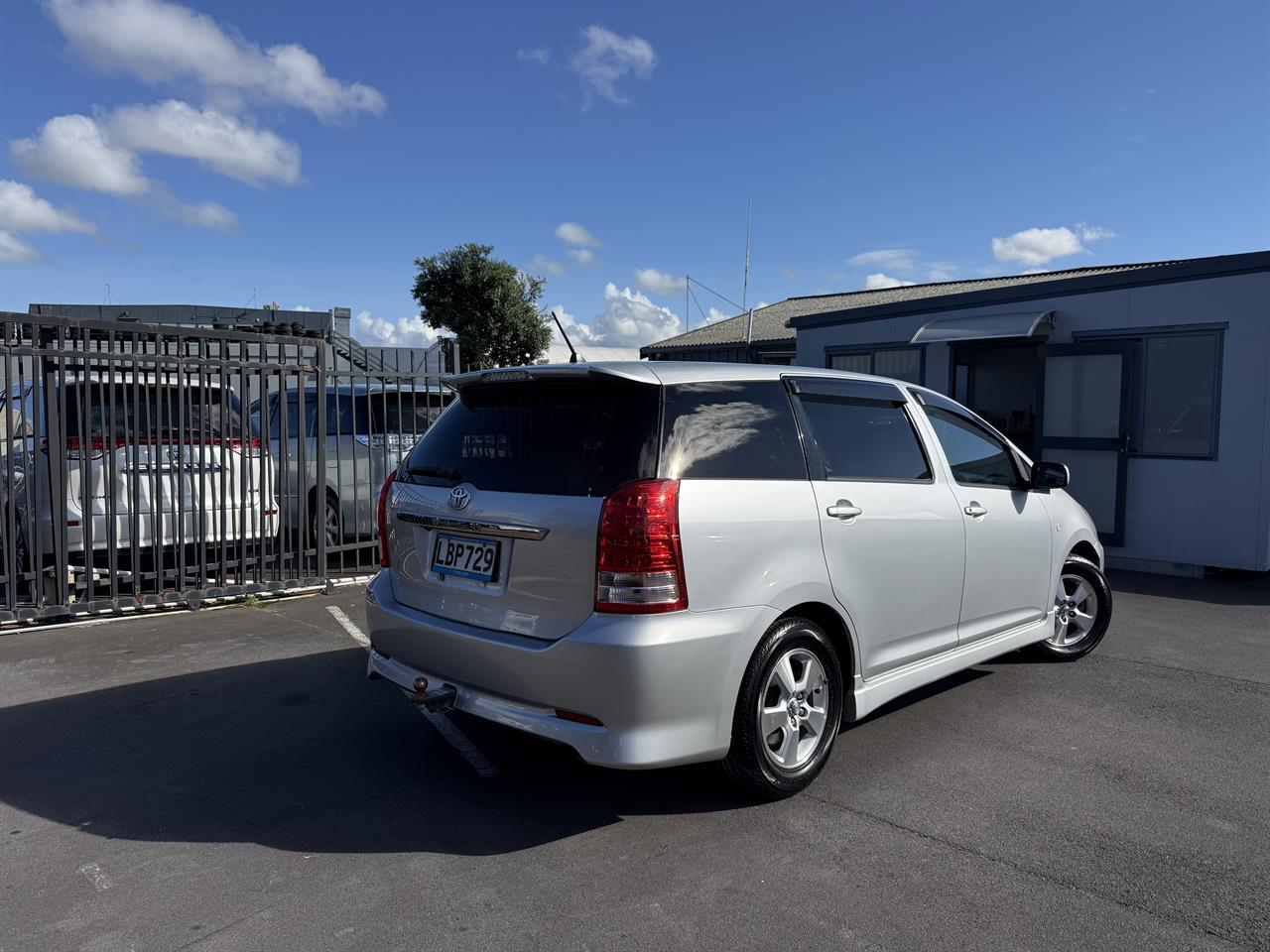 2006 Toyota Wish thumbnail