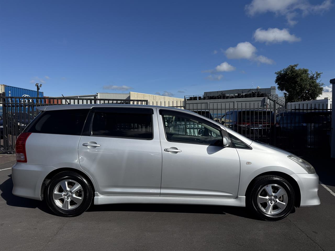 2006 Toyota Wish thumbnail