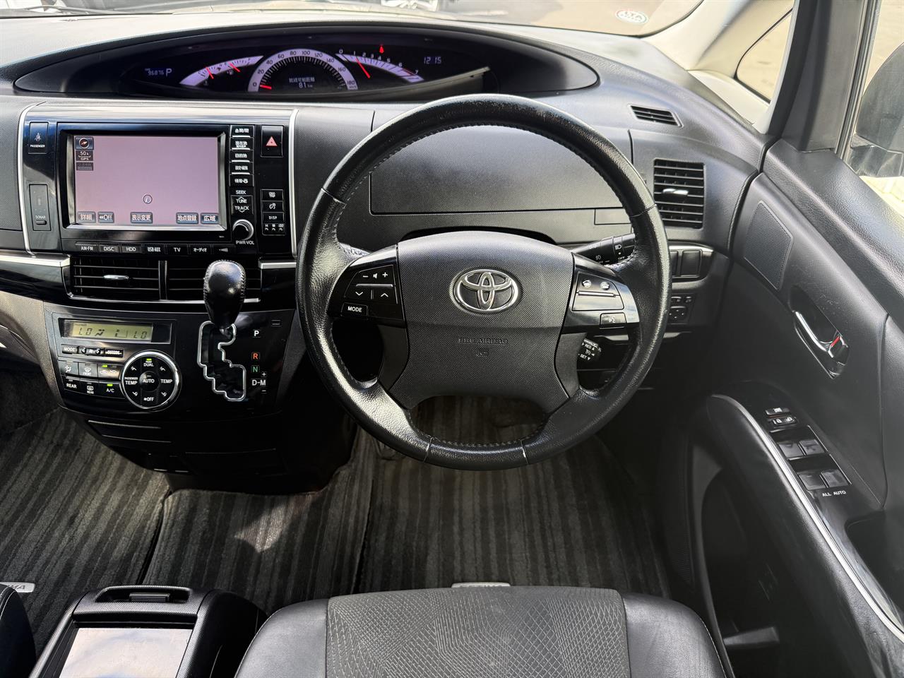2015 Toyota Estima thumbnail