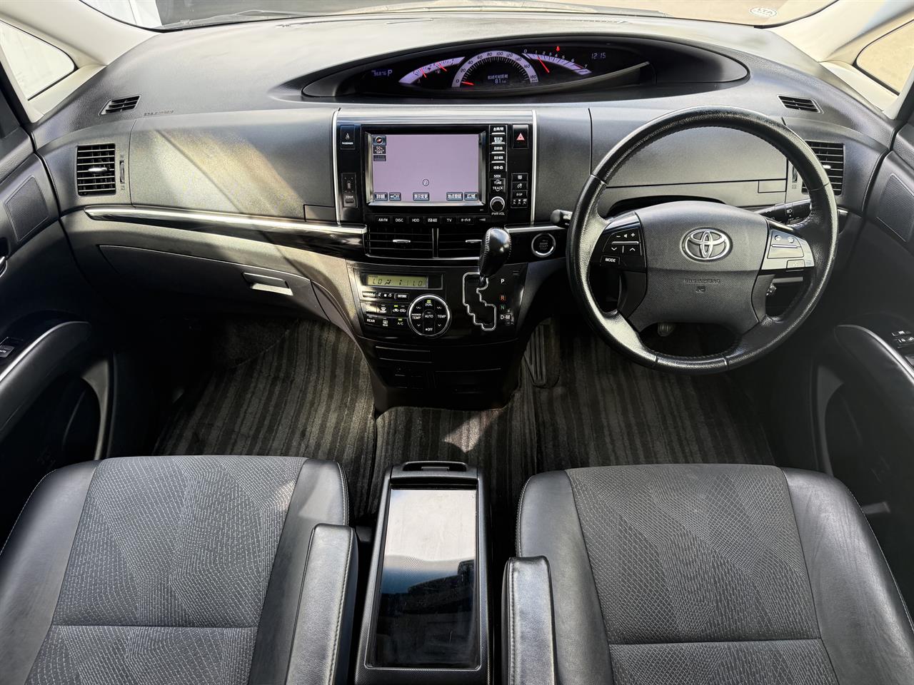 2015 Toyota Estima thumbnail
