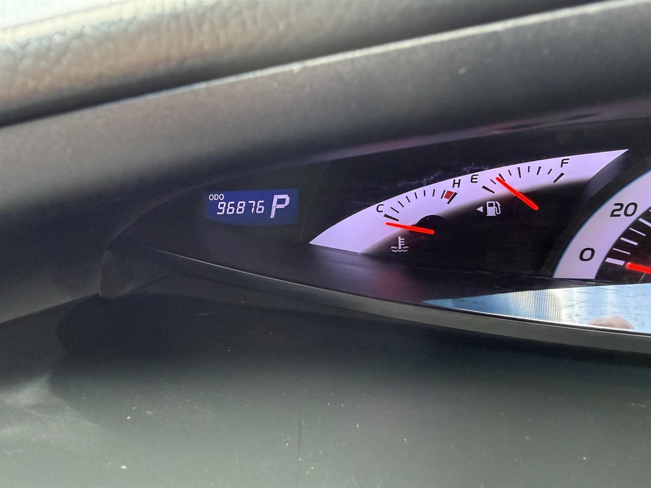 2015 Toyota Estima thumbnail