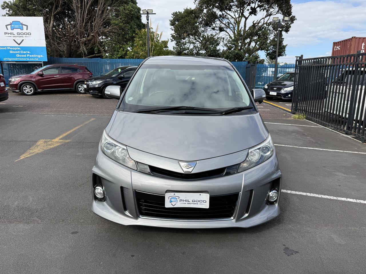2015 Toyota Estima thumbnail
