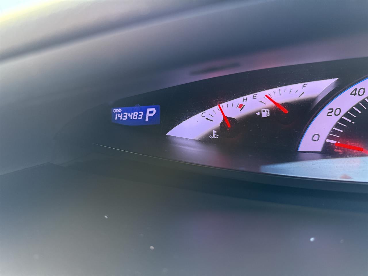2015 Toyota Estima thumbnail