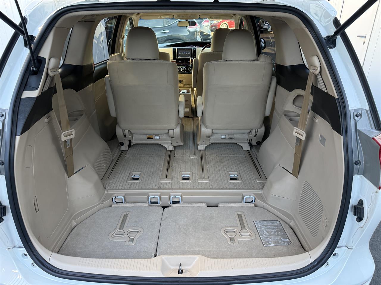 2015 Toyota Estima thumbnail