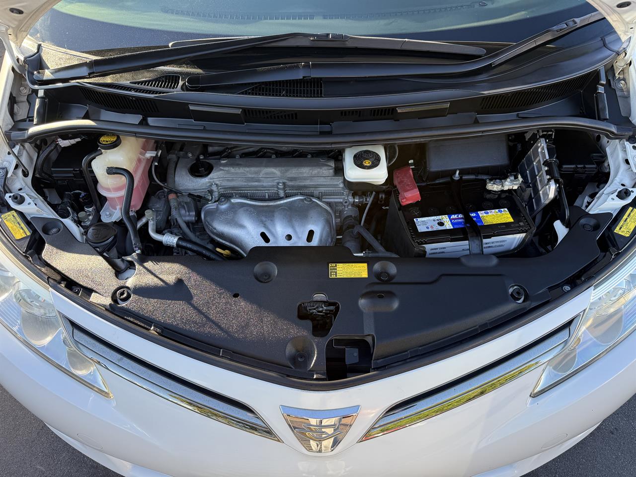 2015 Toyota Estima thumbnail