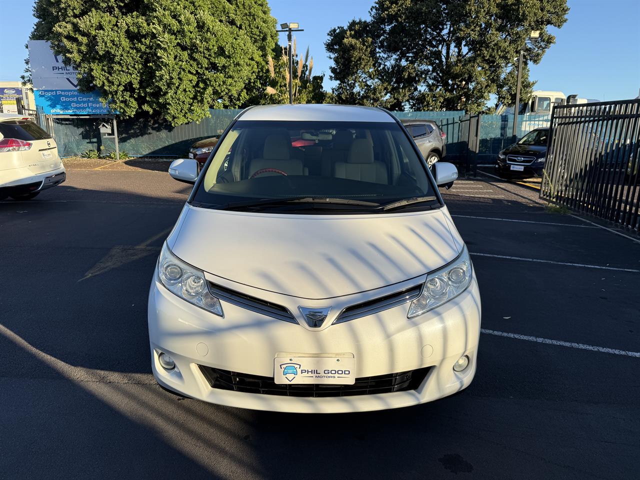 2015 Toyota Estima thumbnail