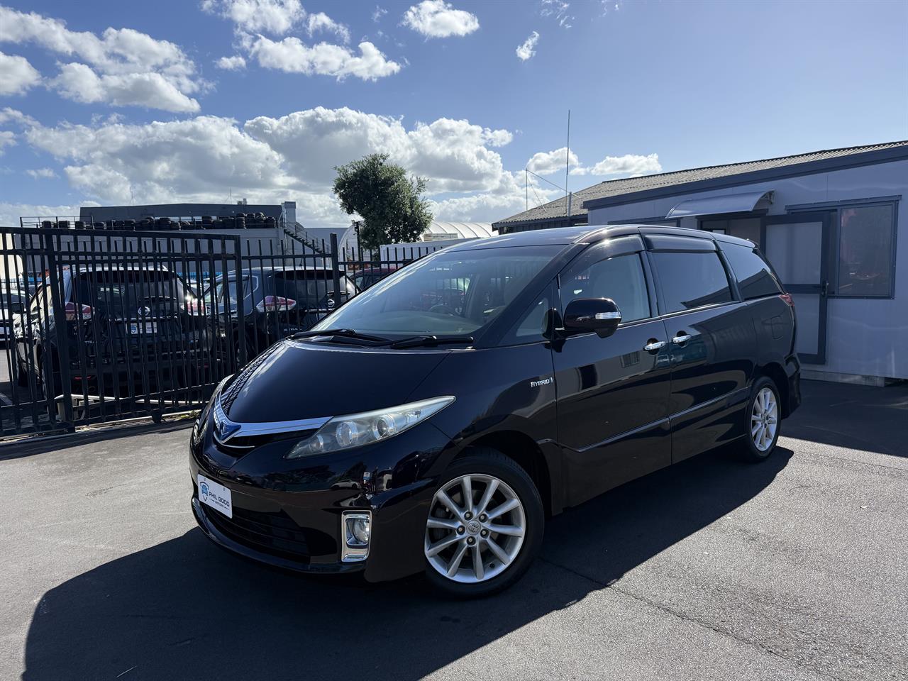 2012 Toyota Estima thumbnail