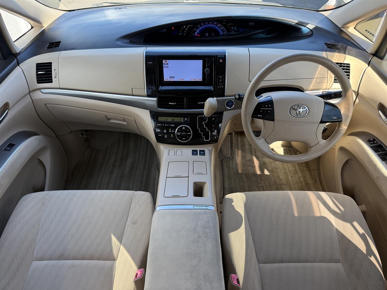 2012 Toyota Estima thumbnail