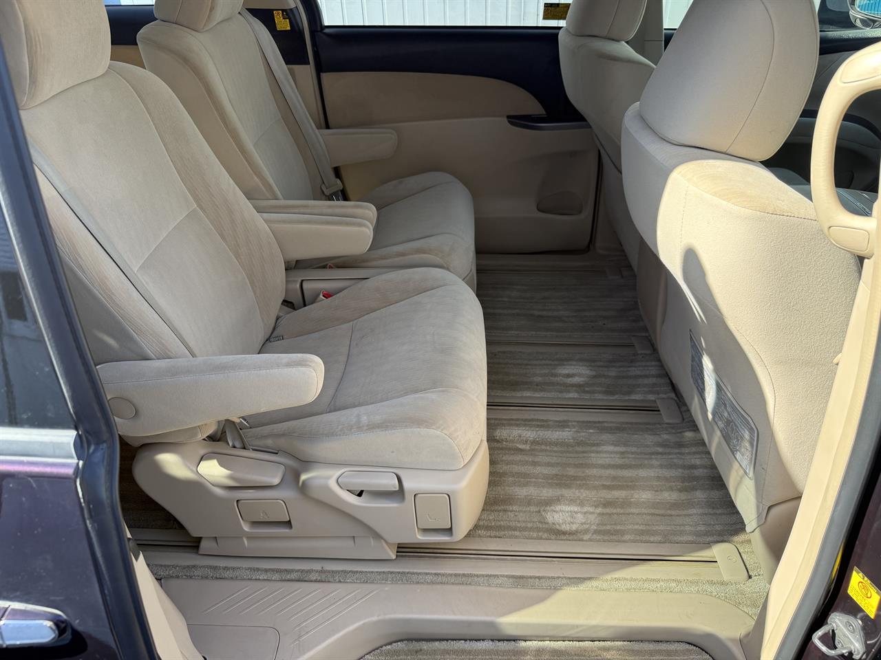 2012 Toyota Estima thumbnail