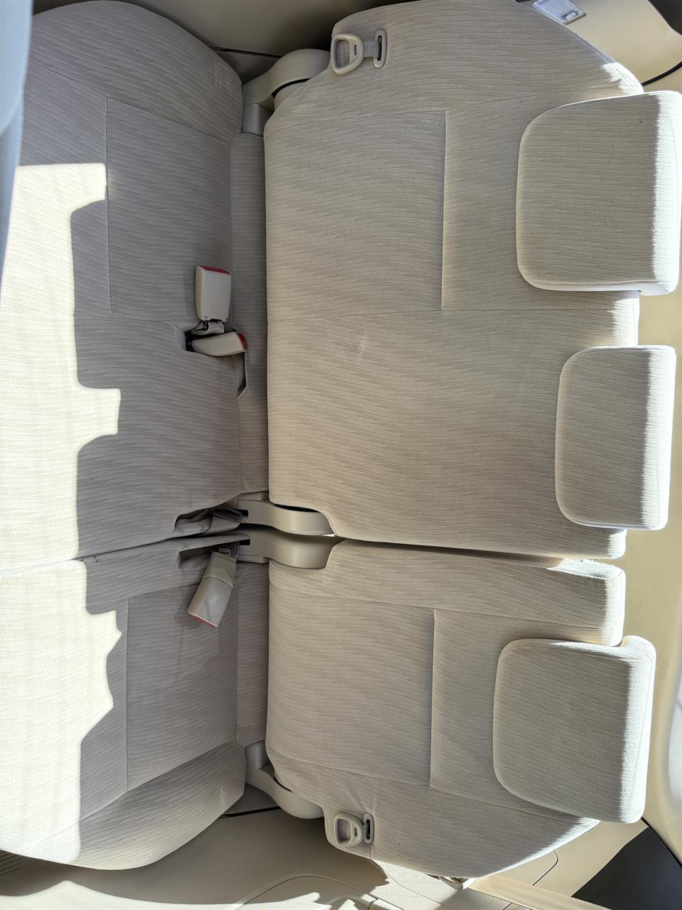 2012 Toyota Estima thumbnail