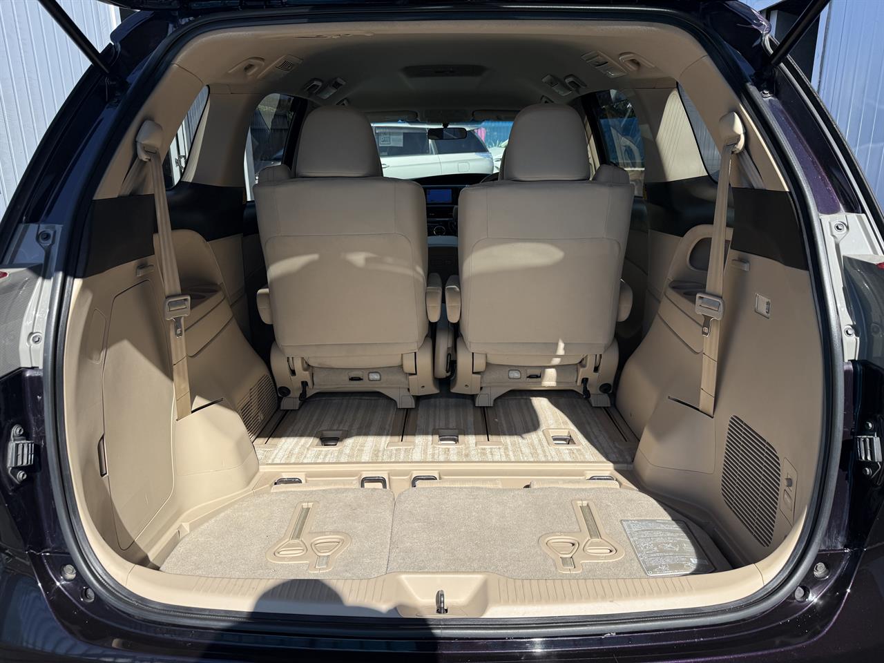 2012 Toyota Estima thumbnail