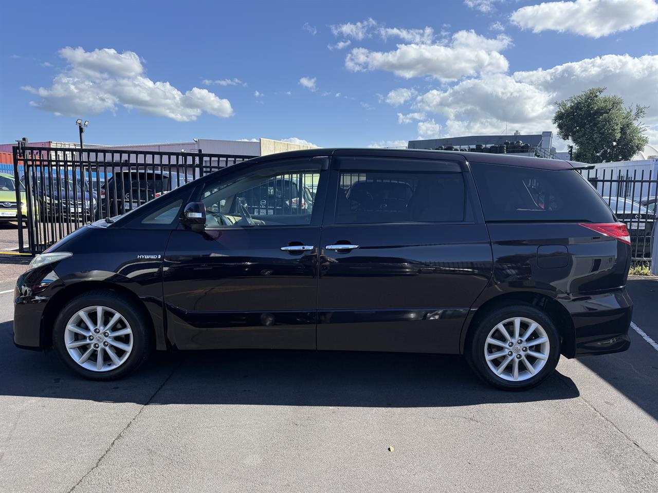 2012 Toyota Estima thumbnail