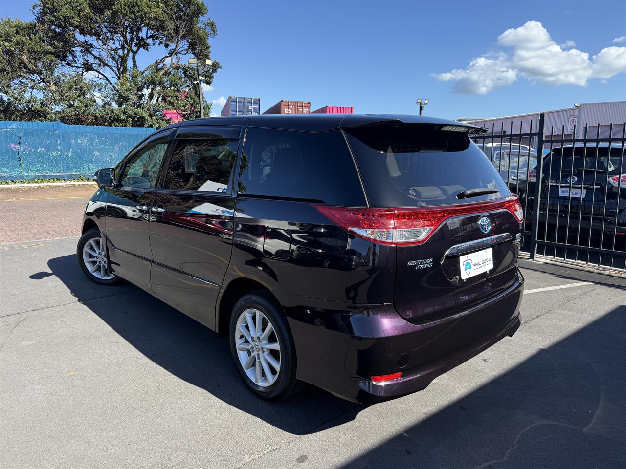 2012 Toyota Estima thumbnail