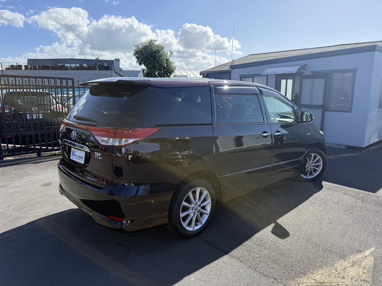 2012 Toyota Estima thumbnail