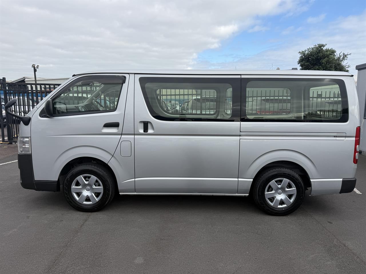 2020 Toyota Hiace thumbnail