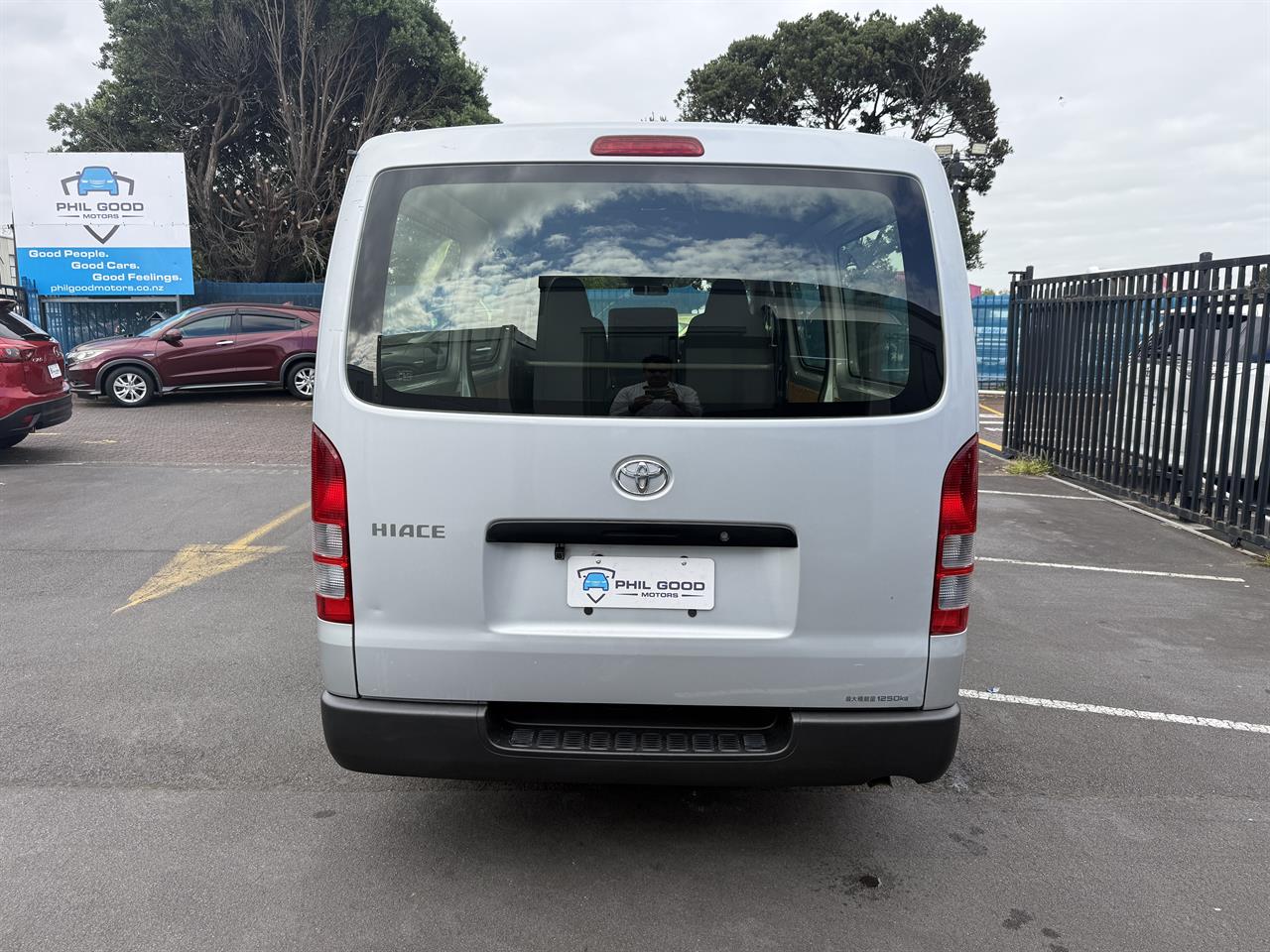 2020 Toyota Hiace thumbnail