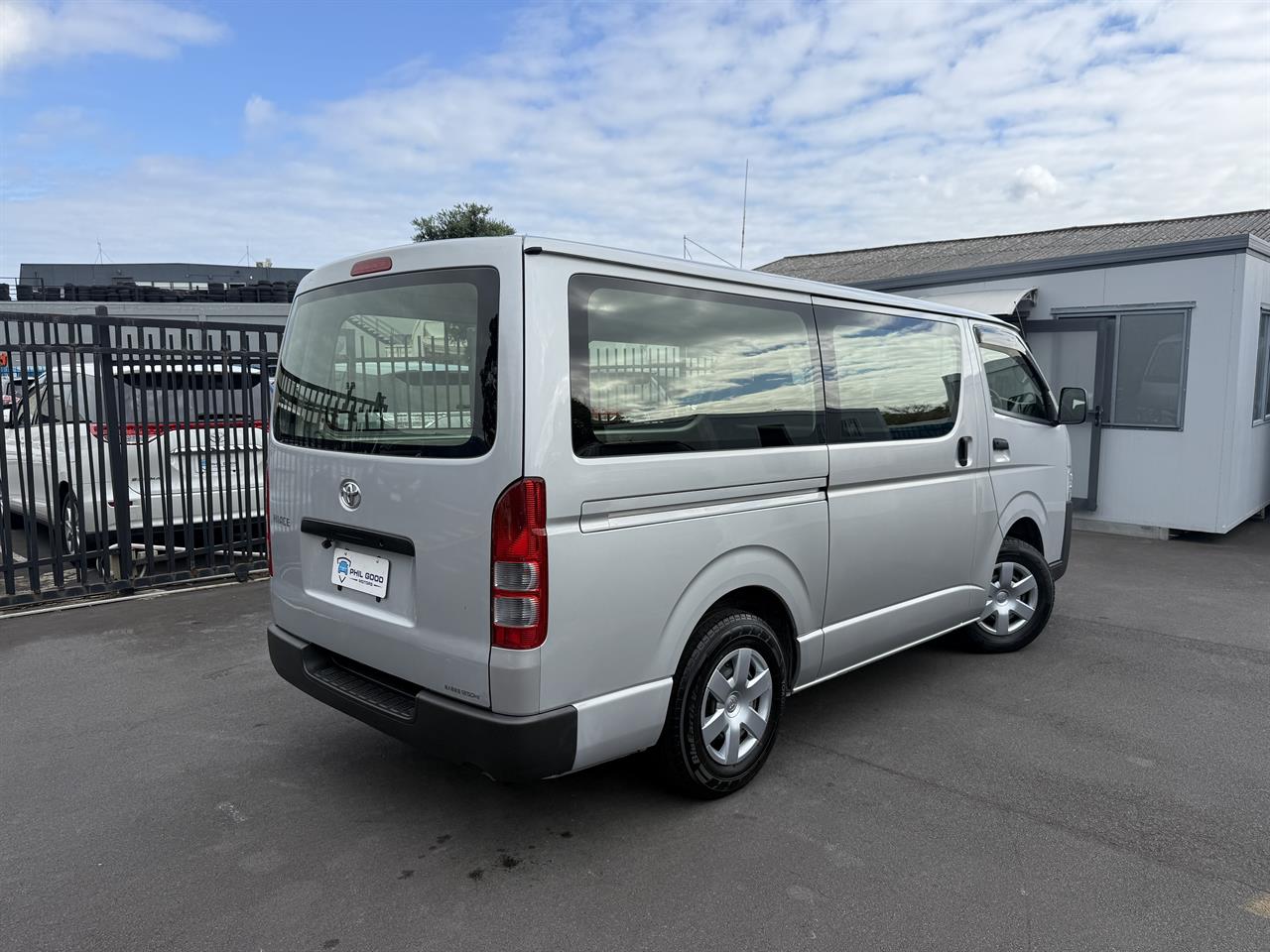 2020 Toyota Hiace thumbnail