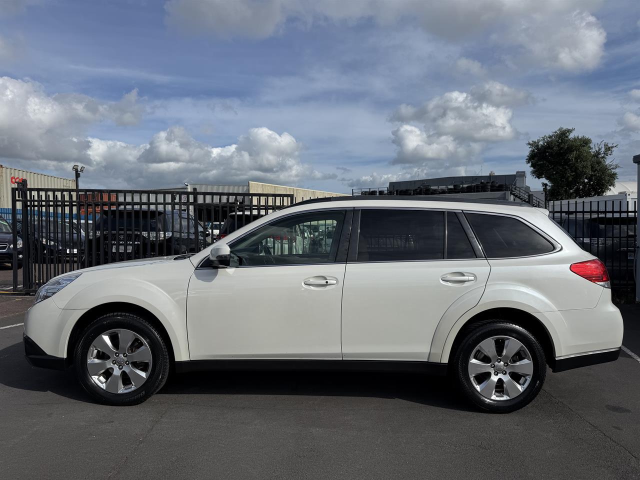 2012 Subaru Outback thumbnail