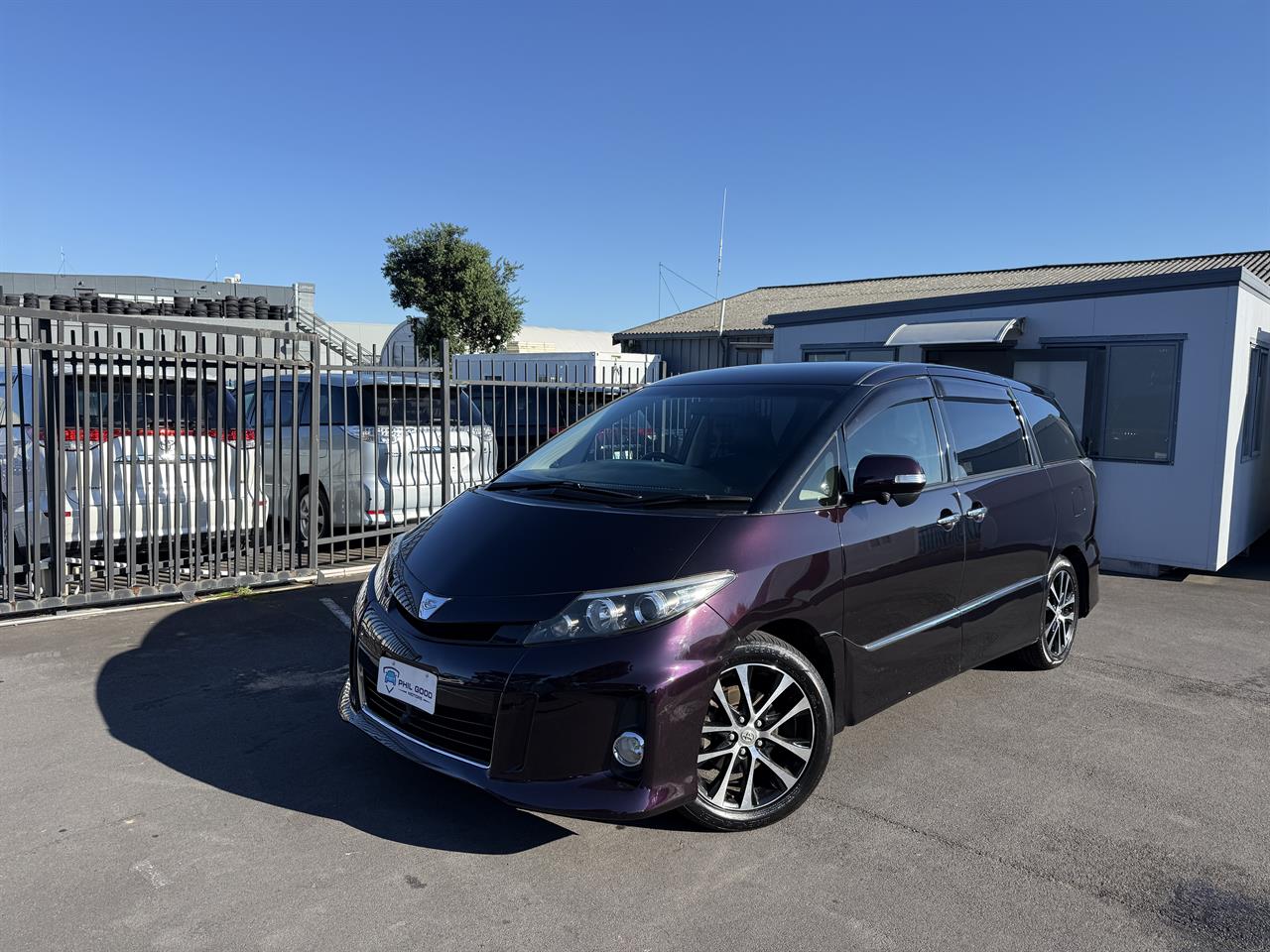 2015 Toyota Estima thumbnail