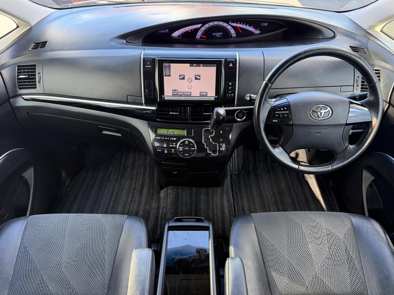 2015 Toyota Estima thumbnail
