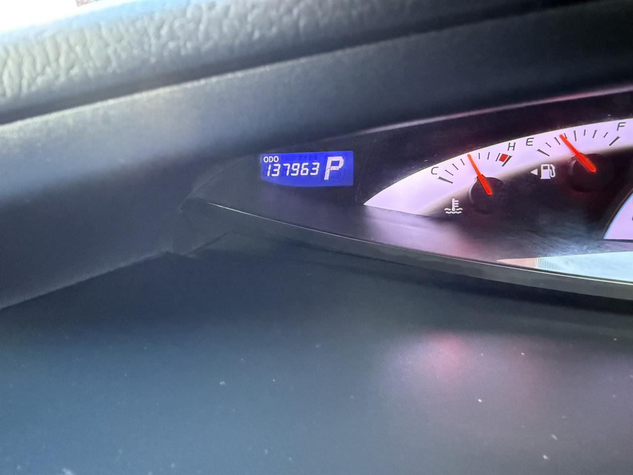 2015 Toyota Estima thumbnail