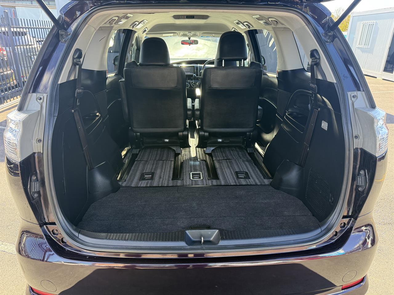 2015 Toyota Estima thumbnail
