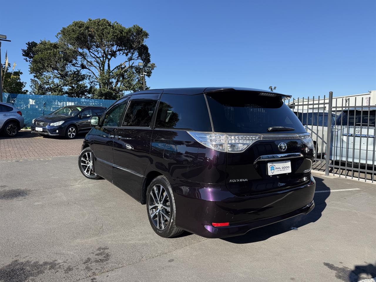 2015 Toyota Estima thumbnail