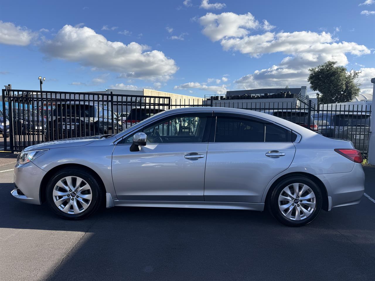 2017 Subaru Legacy thumbnail