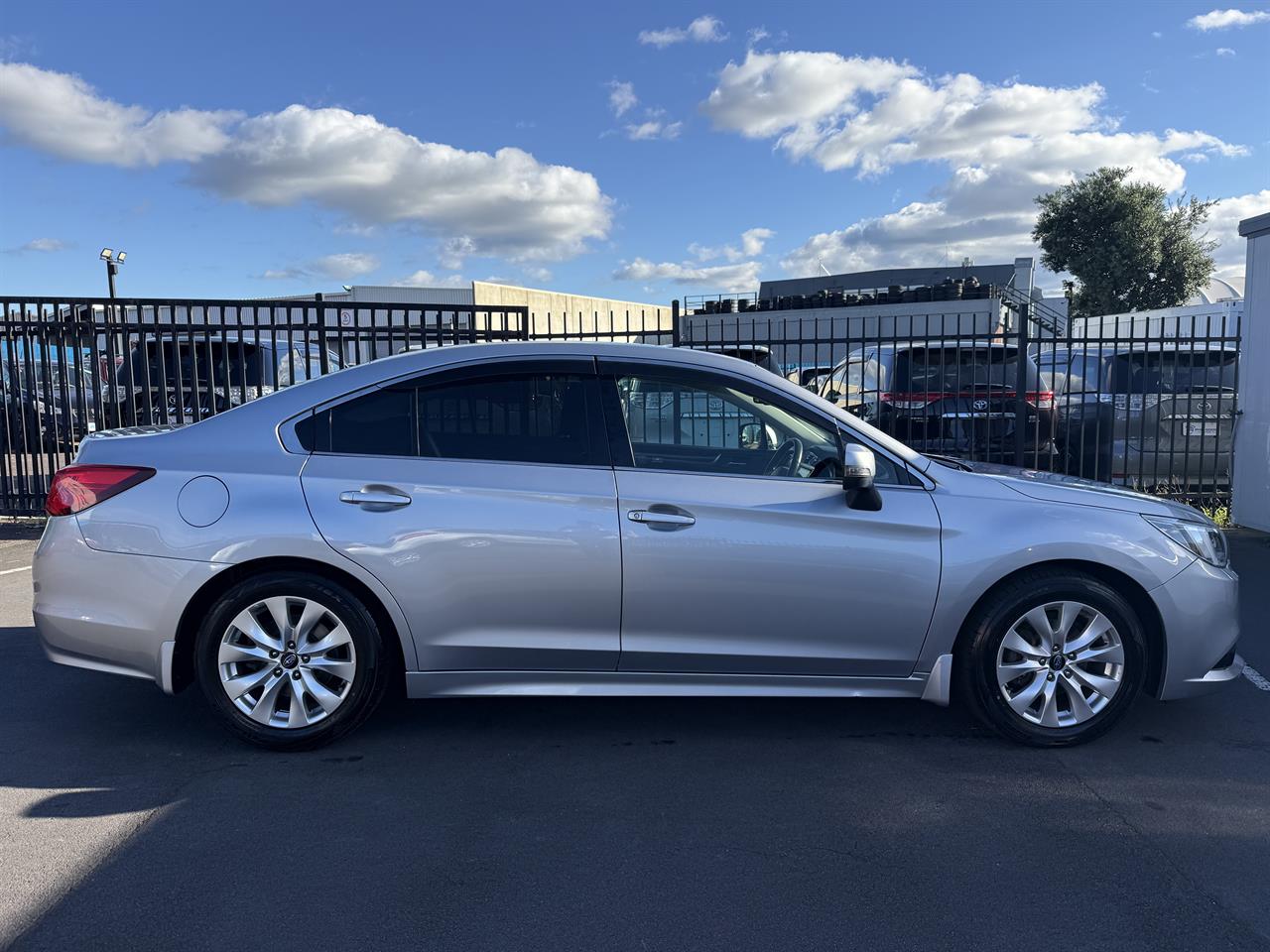 2017 Subaru Legacy thumbnail