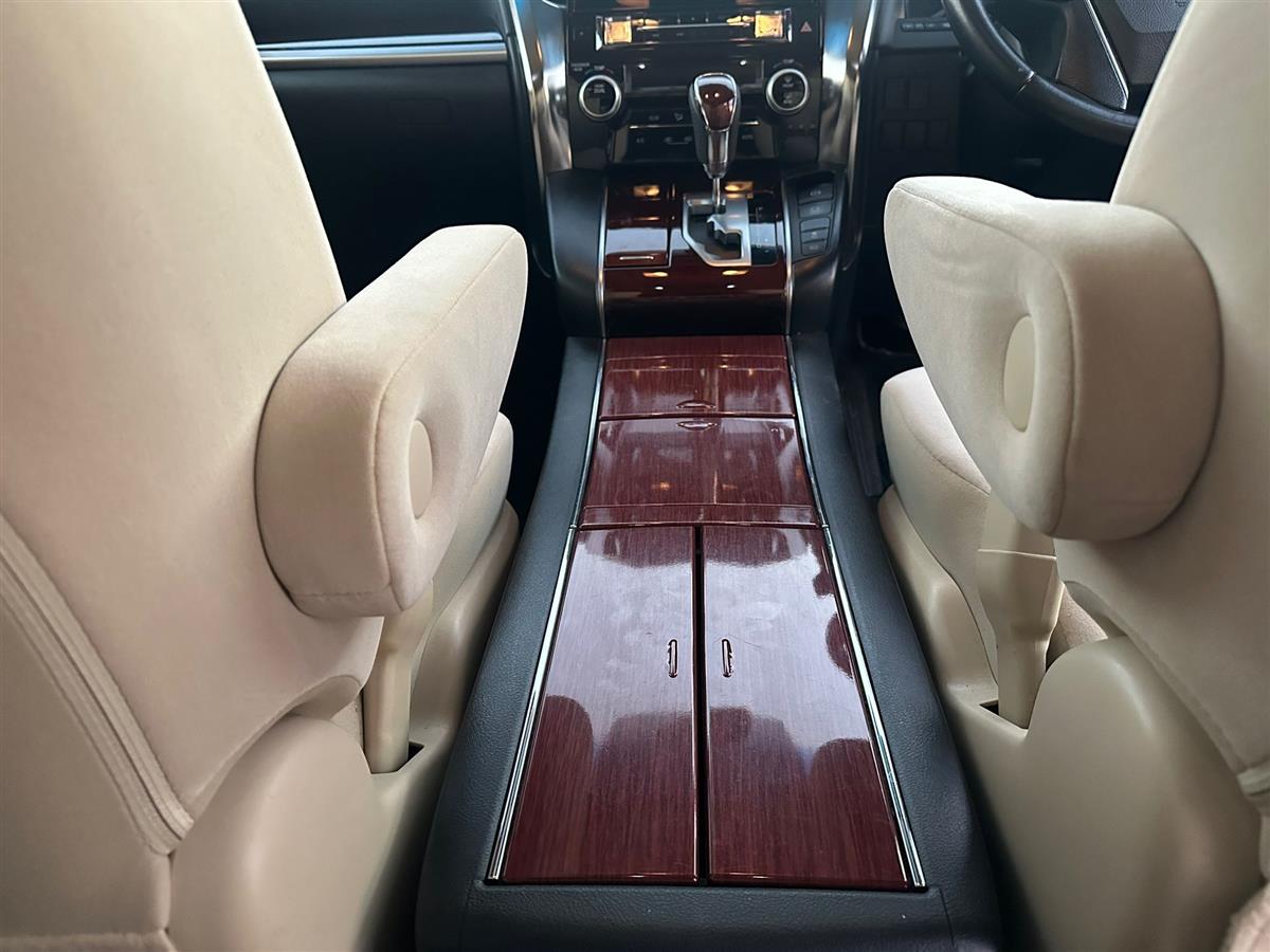 2017 Toyota Alphard thumbnail