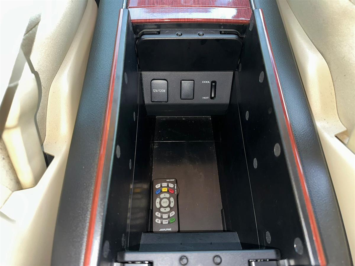 2017 Toyota Alphard thumbnail