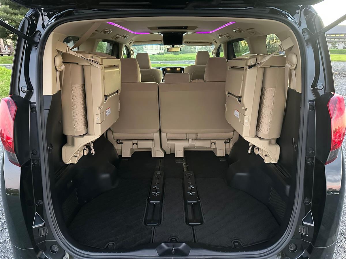 2017 Toyota Alphard thumbnail
