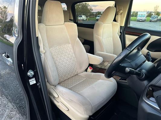 2017 Toyota Alphard thumbnail