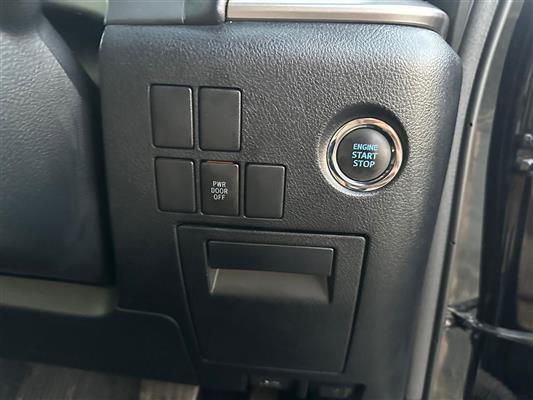 2017 Toyota Alphard thumbnail