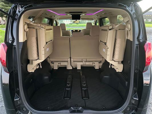 2017 Toyota Alphard thumbnail