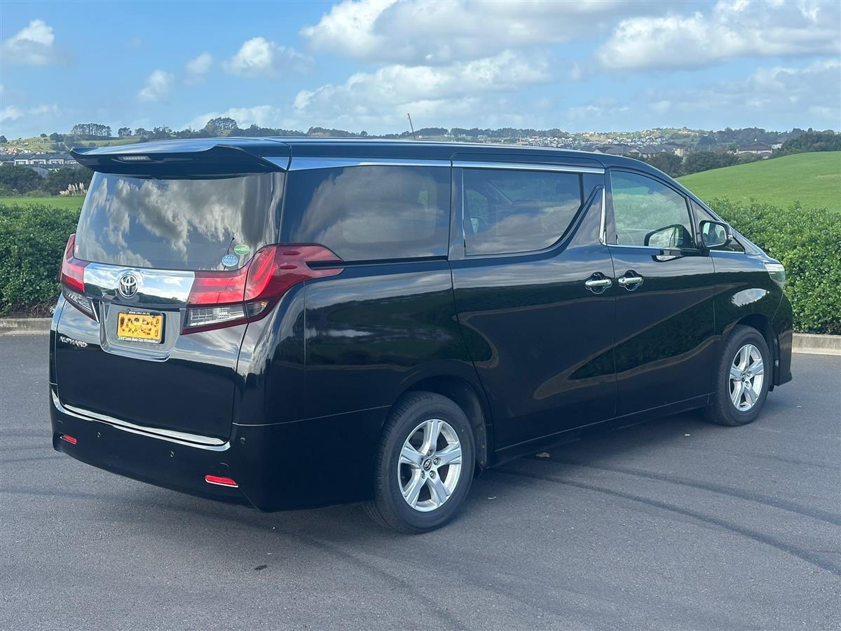 2017 Toyota Alphard thumbnail