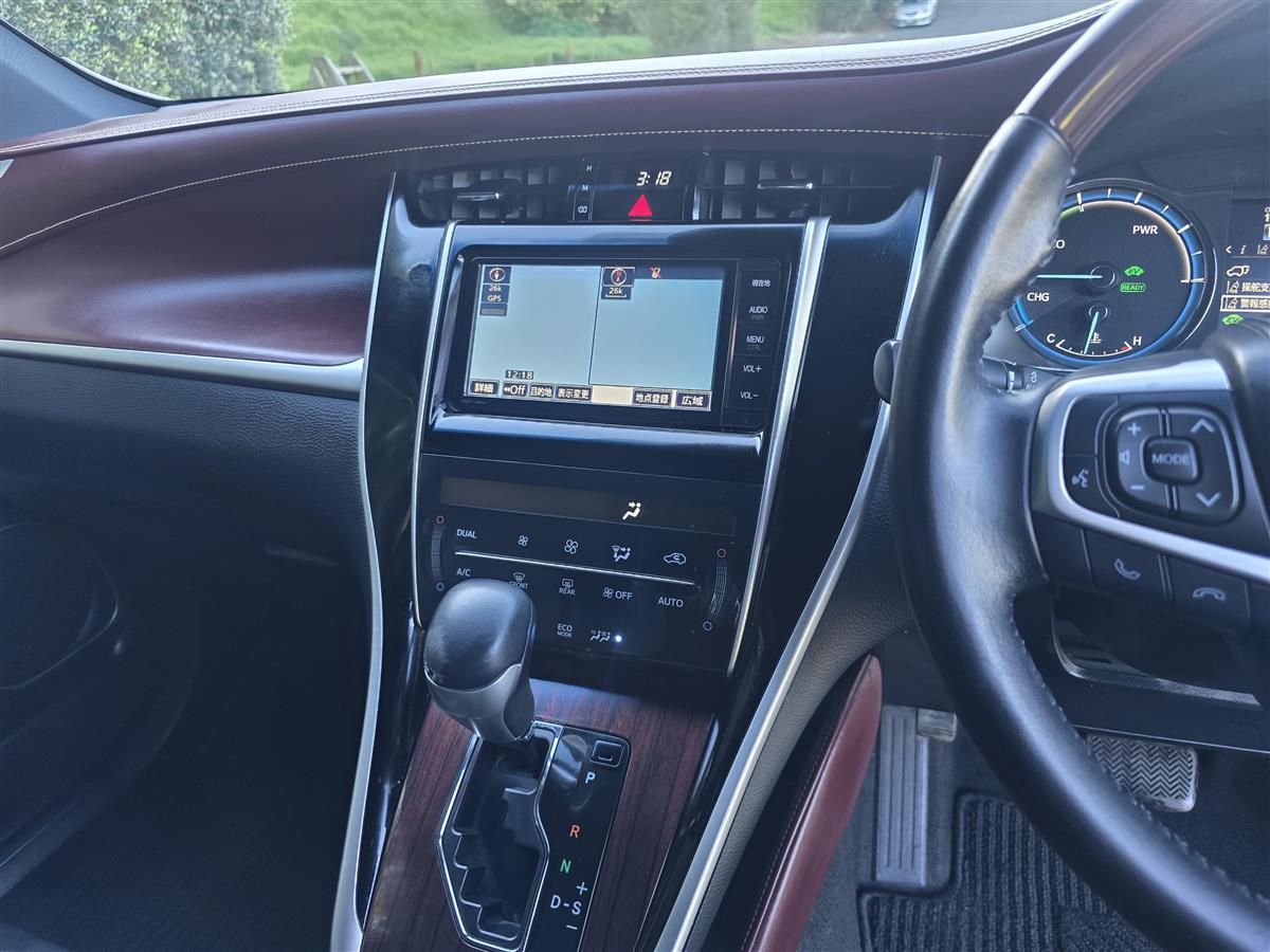 2015 Toyota Harrier thumbnail