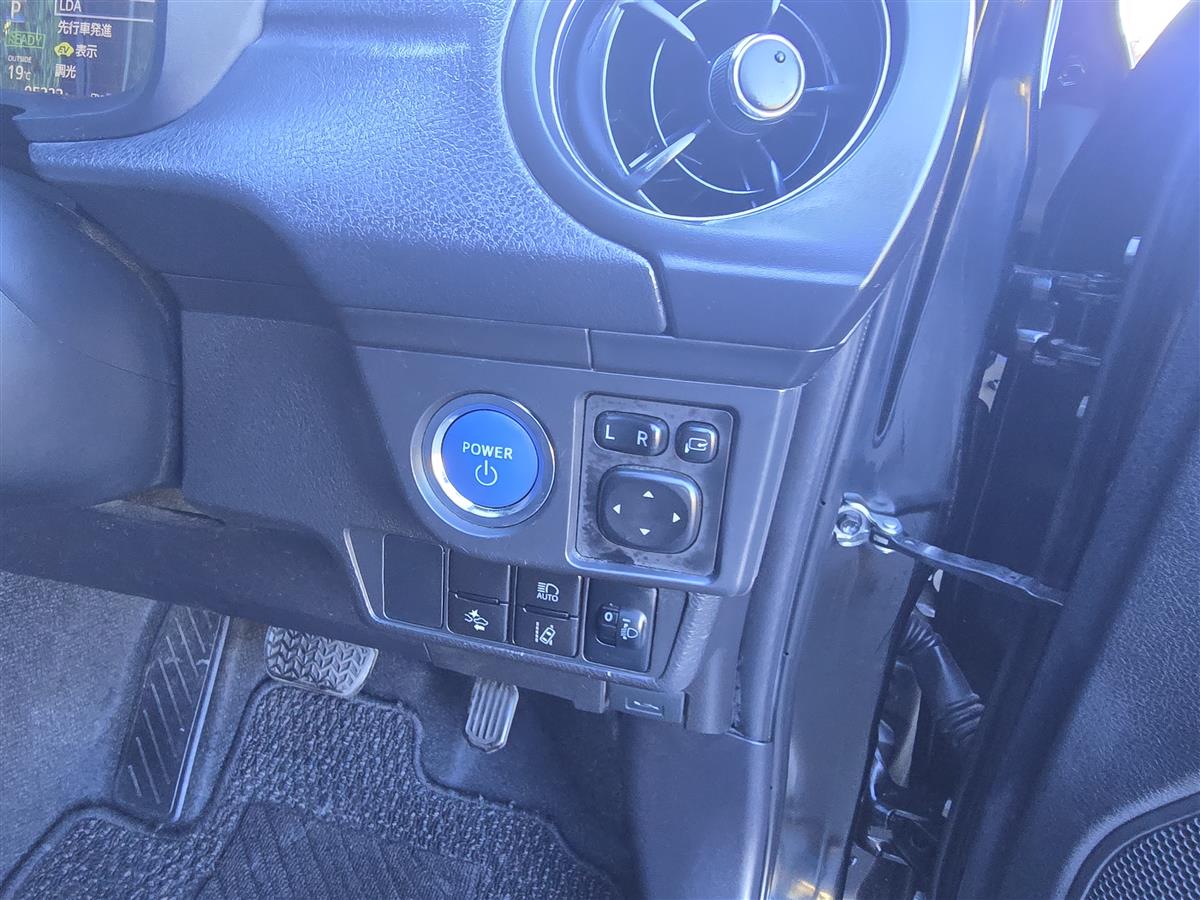 2015 Toyota Harrier thumbnail