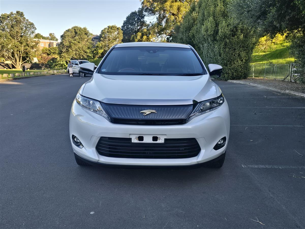2015 Toyota Harrier thumbnail