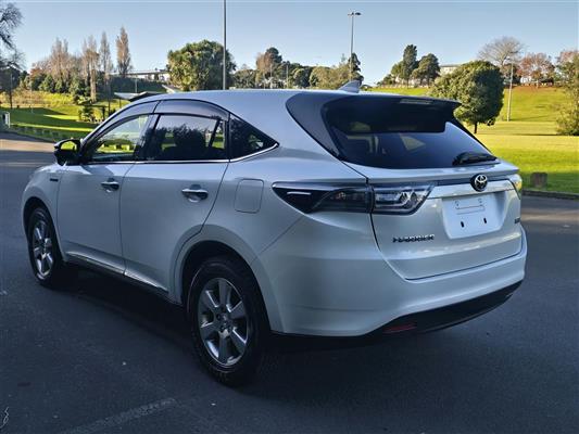 2015 Toyota Harrier thumbnail