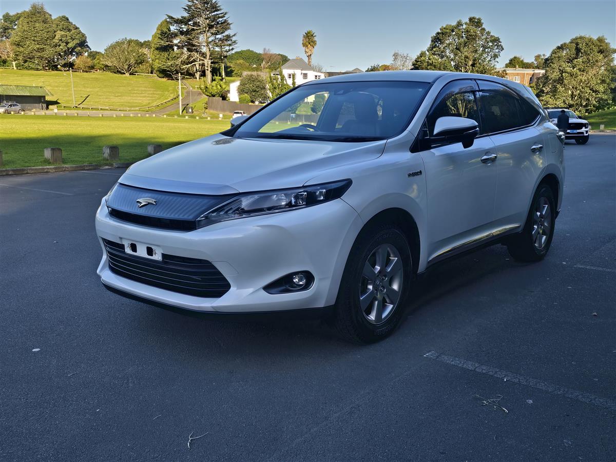 2015 Toyota Harrier thumbnail
