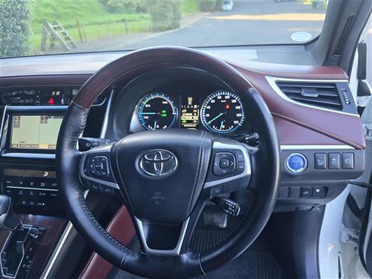 2015 Toyota Harrier thumbnail