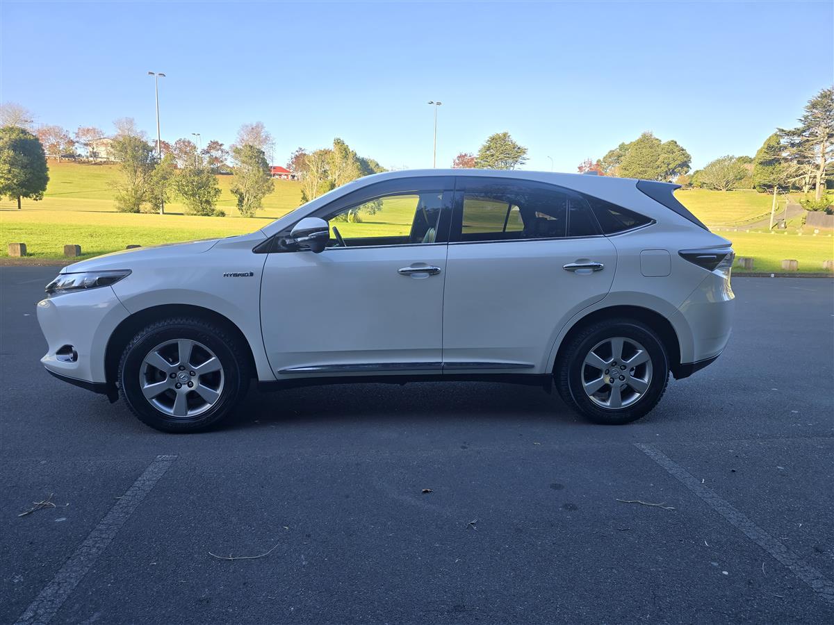 2015 Toyota Harrier thumbnail