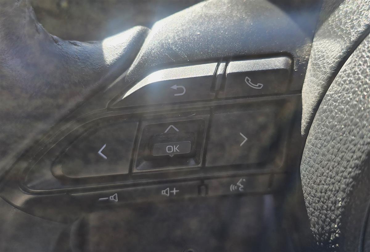 2020 Toyota Yaris thumbnail