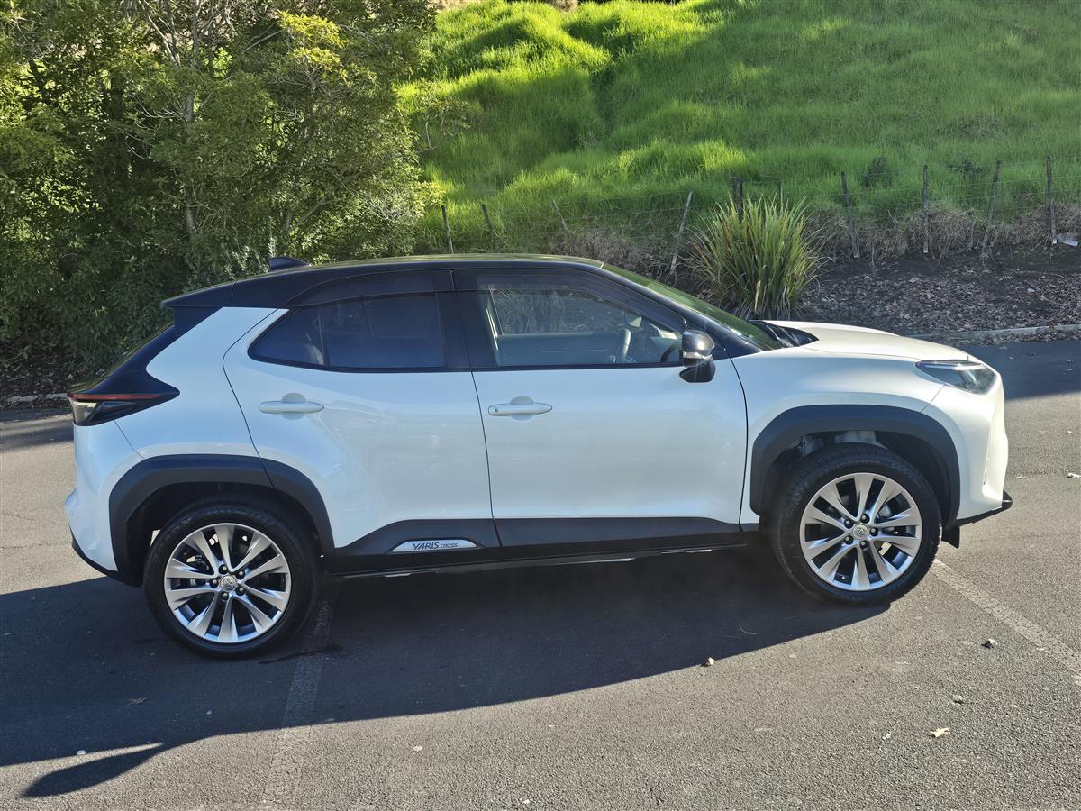 2020 Toyota Yaris thumbnail