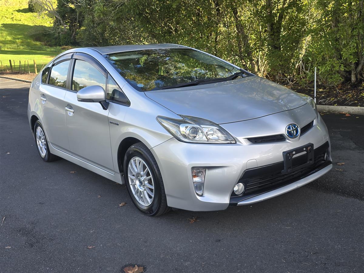 2014 Toyota Prius thumbnail