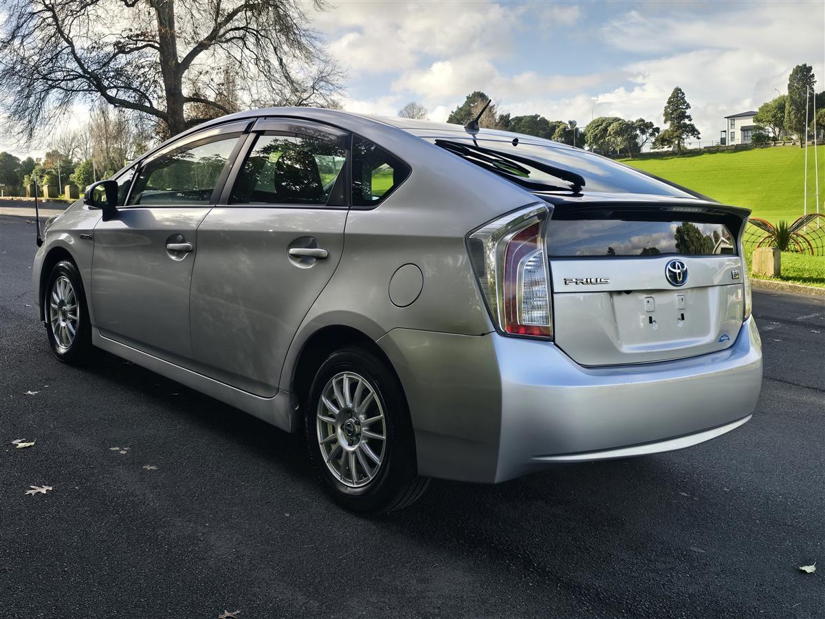 2014 Toyota Prius thumbnail