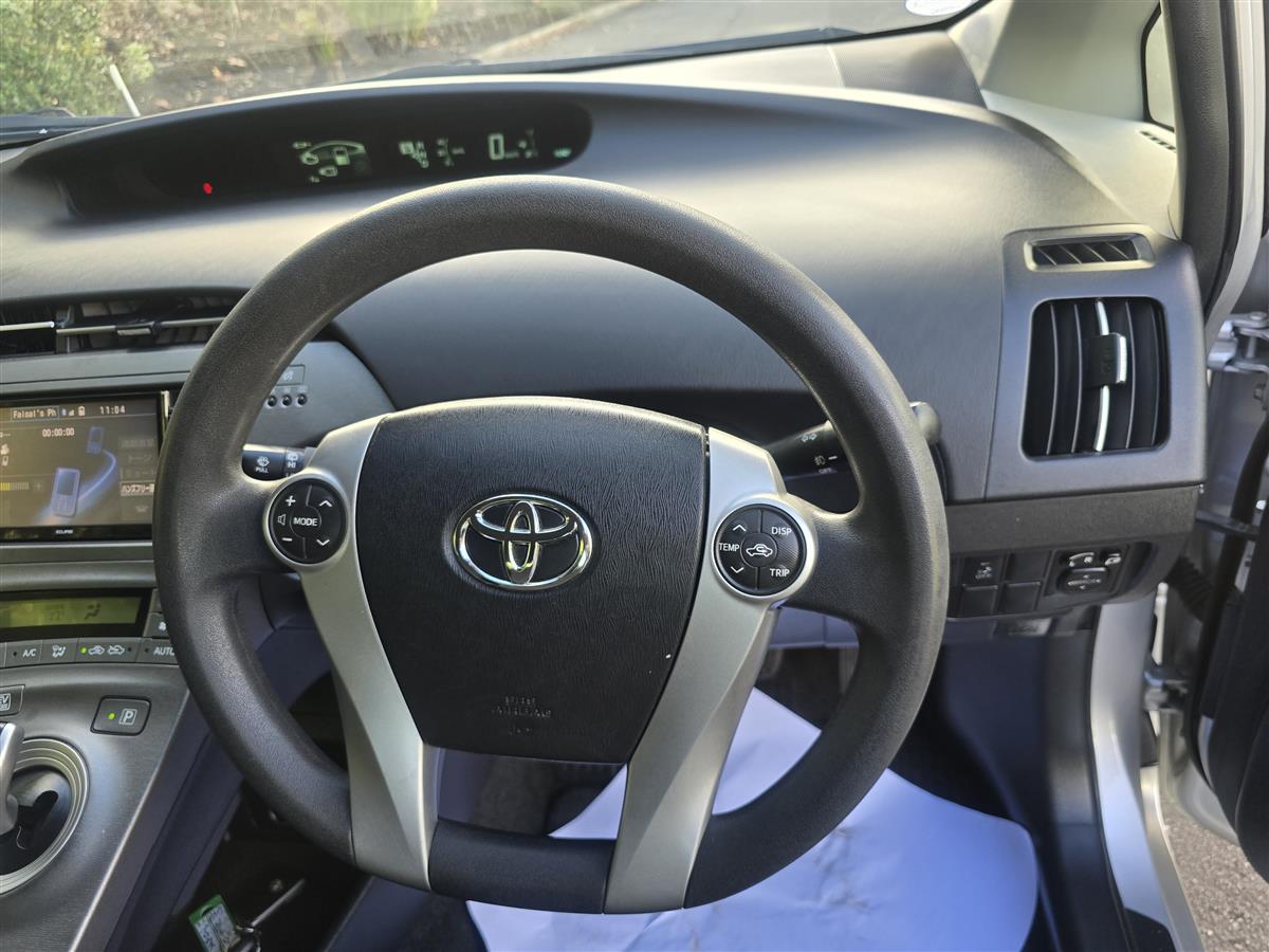 2014 Toyota Prius thumbnail